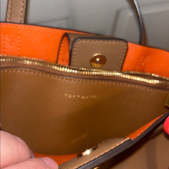 Tory Burch Small Walker Satchel - brand new without tags condition- gorgeous bag - Picture 12 of 16